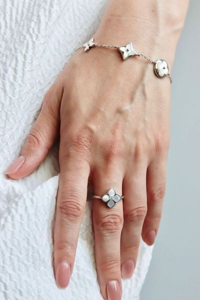 925 Sterling Silver Ring with Mother of Pearl and Cubic Zirconia