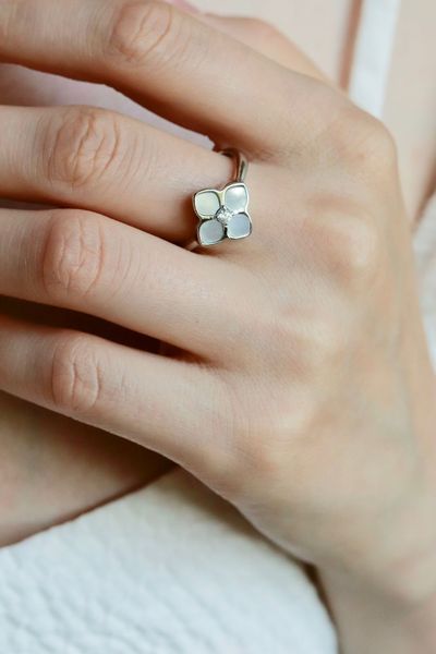 925 Sterling Silver Ring with Mother of Pearl and Cubic Zirconia