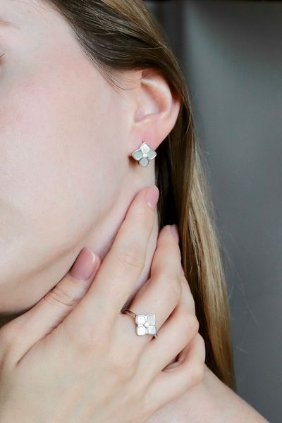 925 Sterling Silver Ring with Mother of Pearl and Cubic Zirconia
