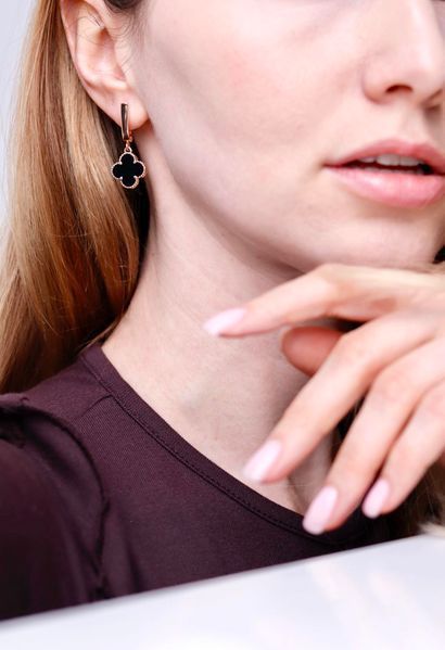 Lever Back Clover Earrings in 14K/585 Rose Gold with Onyx